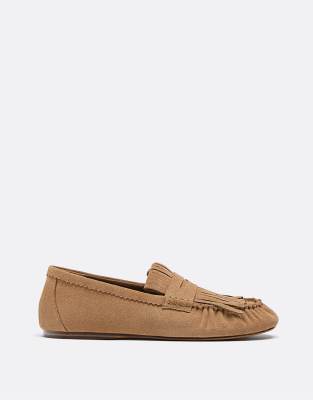 Stradivarius - Loafer aus Leder in Beige mit Fransen-Neutral