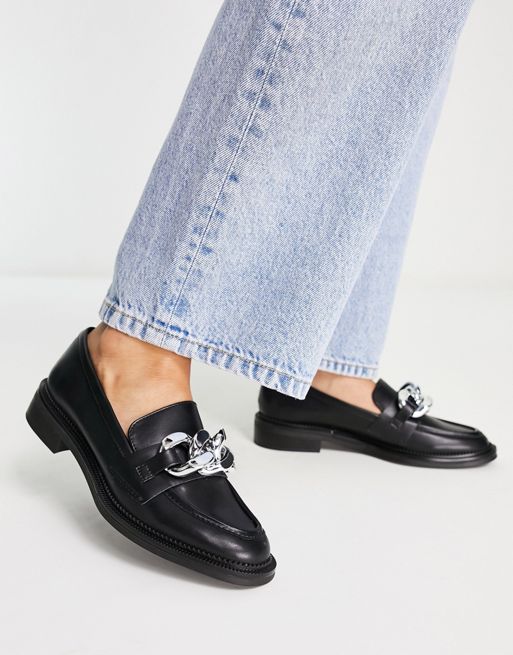 Stradivarius loafer flat shoe with chunky chain in black | ASOS