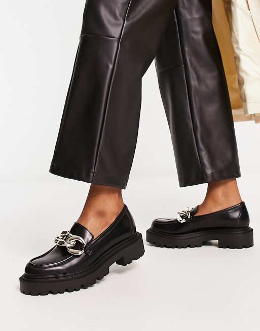 regnskyl Smitsom sygdom frugthave Stradivarius loafer with chain detail in black | ASOS