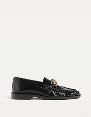 Loafers with decorative detailing 