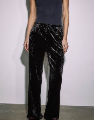 Stradivarius - Lockere Samthose in Schwarz