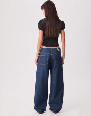 Stradivarius - Lockere, weite Jeans in blauer Rinse-Waschung