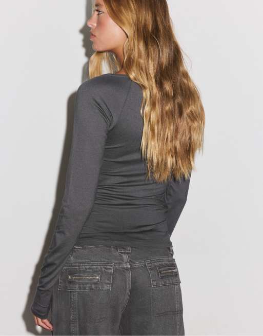 Stradivarius Long sleeve lace scoop neck t-shirt with under-bust detail in dark grey, 3 of 7