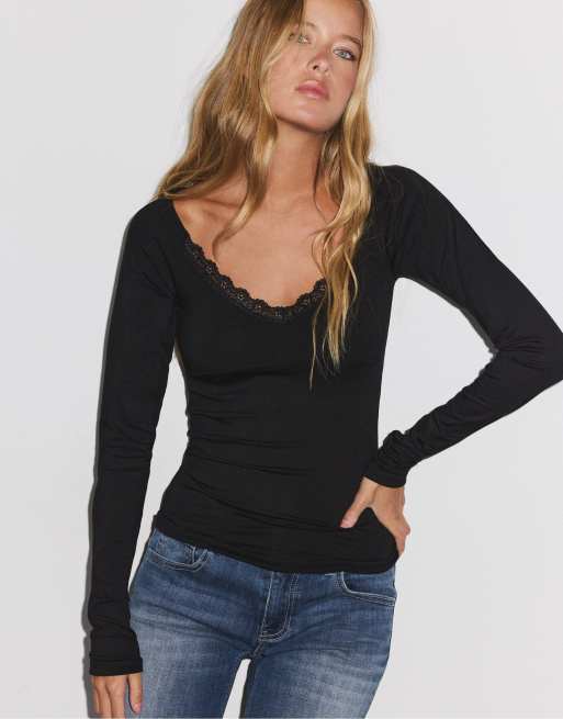 Stradivarius Long sleeve lace v-neck t-shirt with under-bust detail in black, 5 of 7