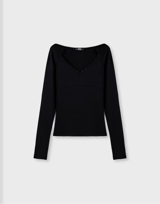 Stradivarius Long sleeve lace v-neck t-shirt with under-bust detail in black, 6 of 7