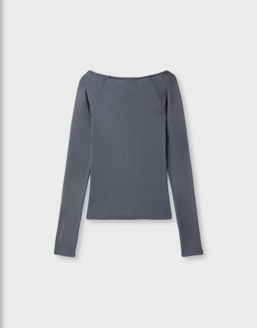Stradivarius Long sleeve lace v-neck t-shirt with under-bust detail in dark grey, 7 of 7