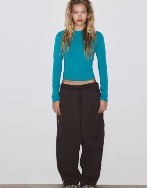 Stradivarius Long sleeve round neck t-shirt in turquoise - view 1