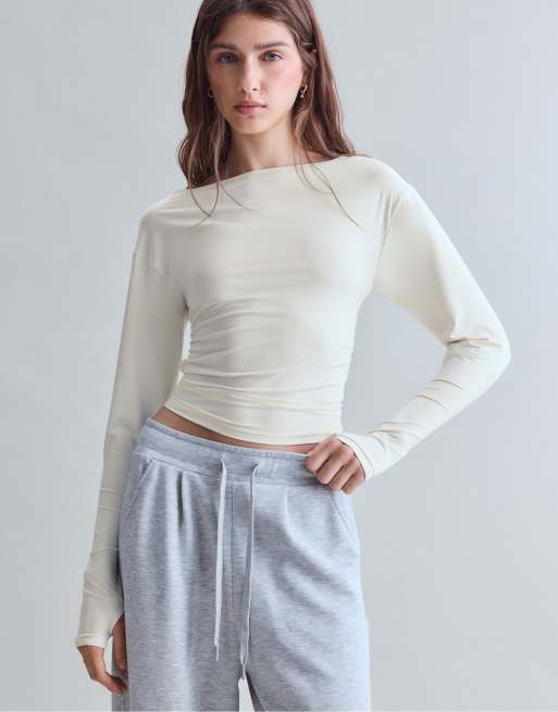Stradivarius Long sleeve ruched top in ecru, 2 of 7