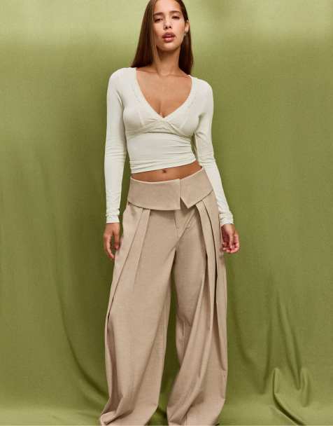 Stradivarius Long sleeve v-neck lace top in ecru - view 1