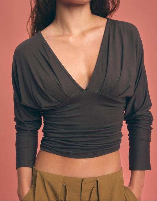 Stradivarius Long sleeve v-neck t-shirt in brown, 2 of 7
