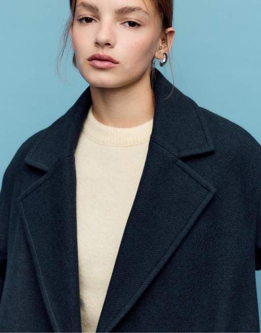 Stradivarius Long soft-touch oversize coat in navy blue, 2 of 4