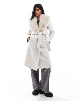 longline coat with faux fur collar detail in ecru-Neutral