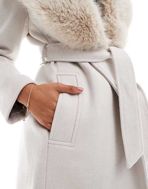 Stradivarius longline coat with faux fur collar detail in Stradivarius longline coat with faux fur collar detail in