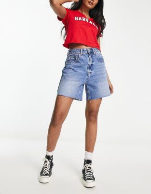 Stradivarius Stradivarius longline denim short in medium blue