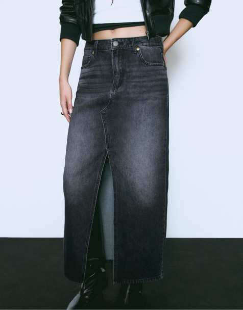 Stradivarius Loose-fitting denim midi skirt in black denim wash - view 1