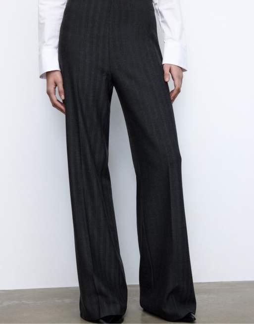 Stradivarius Loose-fitting smart trousers in grey, 2 of 3