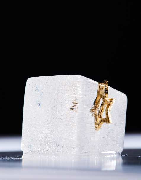 Stradivarius - Lot de 2 boucles d'oreilles créole et étoile résistantes à l'eau - Jaune - view 1