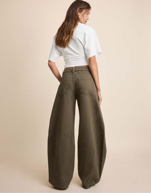 Stradivarius Low-Rise Balloon-Jeans in Khaki, 3 von 5