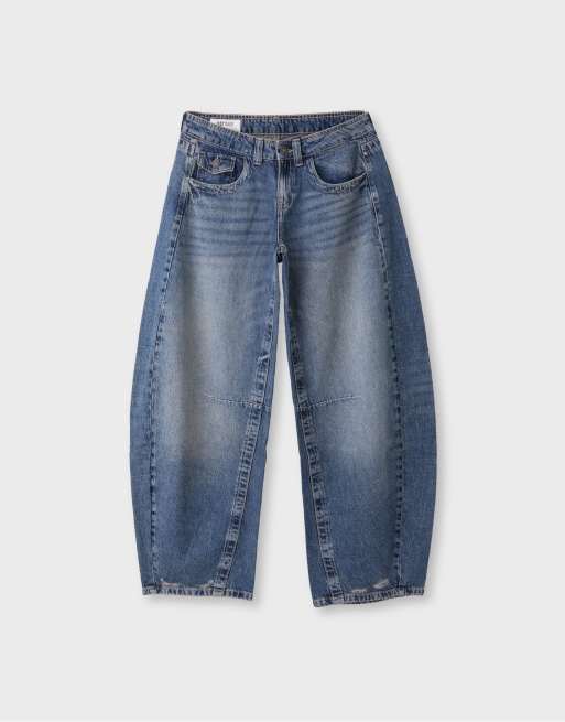 Stradivarius Low-rise balloon jeans in medium blue denim, 6 of 7