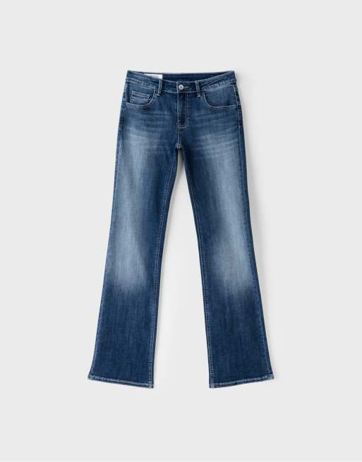Stradivarius Low-rise bell bottom jeans in medium blue wash, 6 of 7