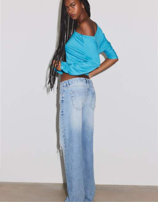 Stradivarius Low-rise ripped straight jeans in medium light blue denim, 3 of 5