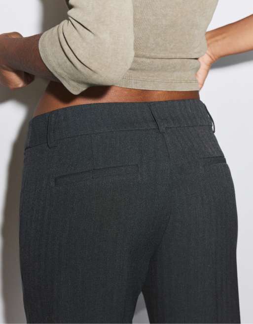 Stradivarius Low-rise straight flared smart trousers in dark grey, 4 of 7