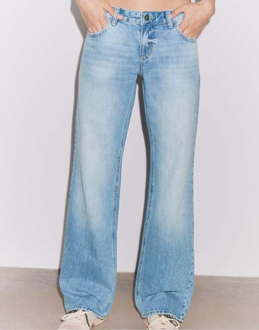 Stradivarius Low-rise straight leg jeans in medium light blue denim, 2 of 4