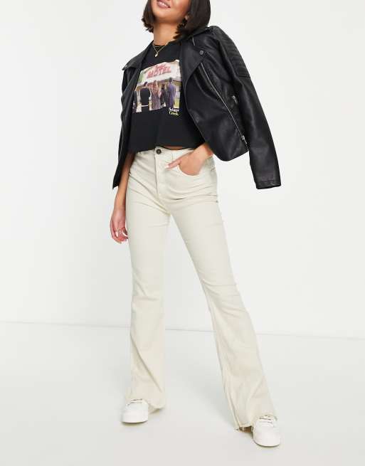 Stradivarius low waist stretch 90s pants with hem split detail in beige 