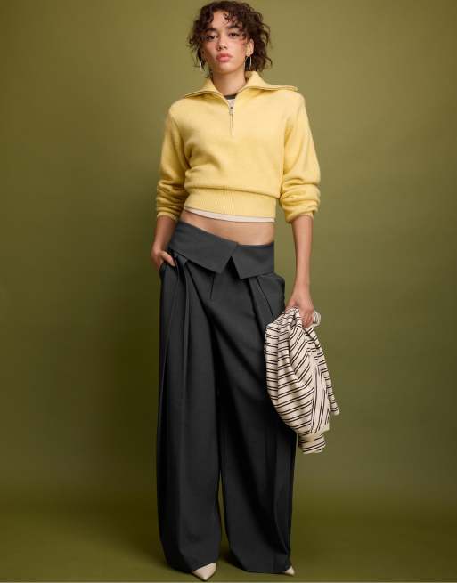 Stradivarius maglione in maglia con spalle imbottite e zip corta color oro, 1 di 7