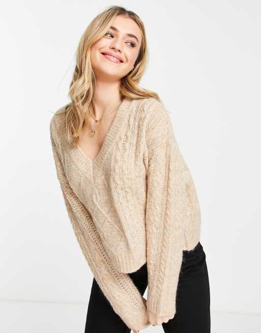 Stradivarius - Maglione lavorato a trecce con scollo a V, colore beige mélange