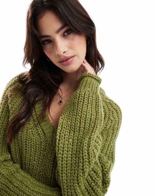Stradivarius Maglione spesso verde con scollo a V ASOS