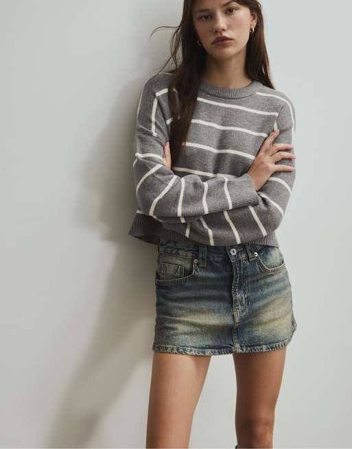 Stradivarius - Maglione taglio corto grigio scuro a righe