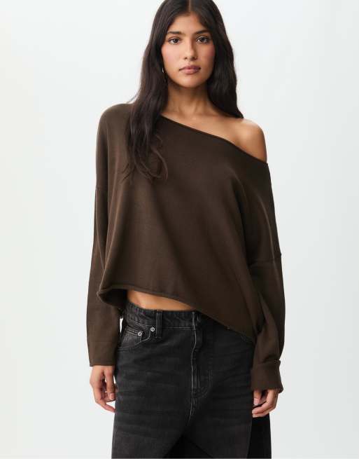 Stradivarius - Maglione taglio corto marrone con scollo a barchetta