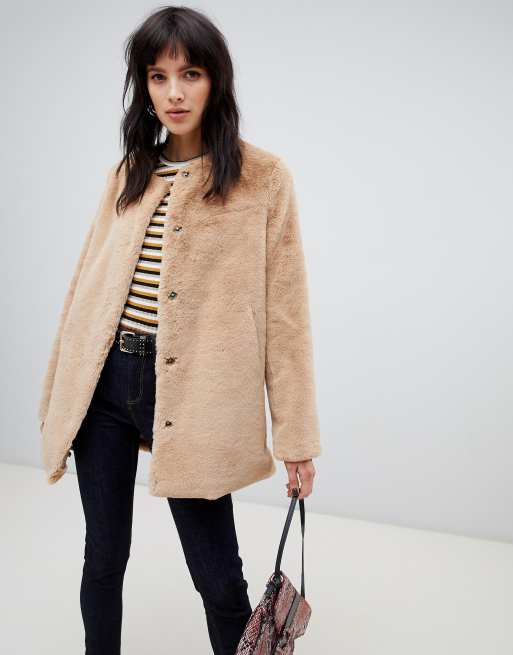 Stradivarius Manteau en fausse fourrure ASOS