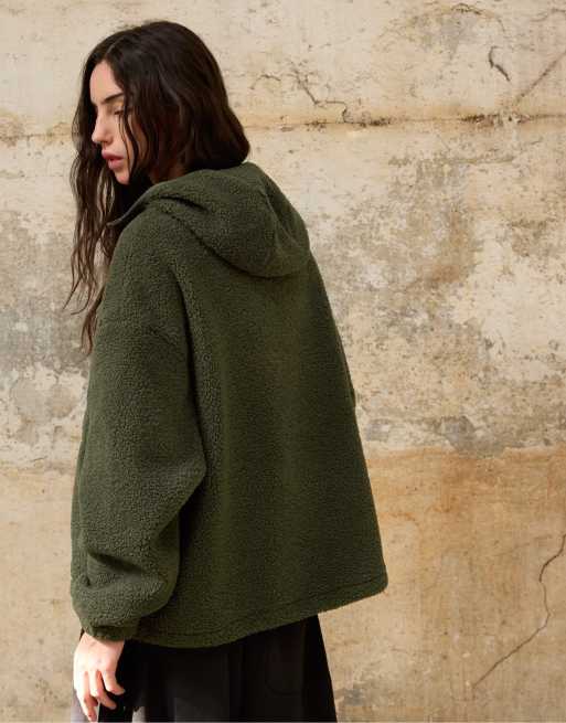 Stradivarius manteau en imitation peau de mouton avec brandebourgs en kaki, 3 de 7