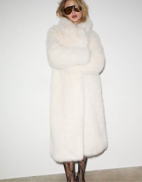 Stradivarius - Manteau long pelucheux en fausse fourrure - Écru - view 1