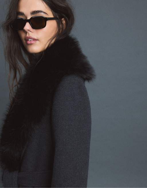 Stradivarius manteau mi-long avec col en faux-fur gris foncé, 4 de 7