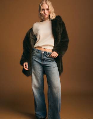 Stradivarius - Mantel aus Kunstpelz in Grün mit regulärer Passform