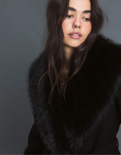 Stradivarius Mantel mit geradem Schnitt und Faux-Fur-Kragen in Schwarz, 4 von 7