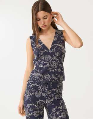 Stradivarius – Marinblå, broderad topp i linnemix - view 1