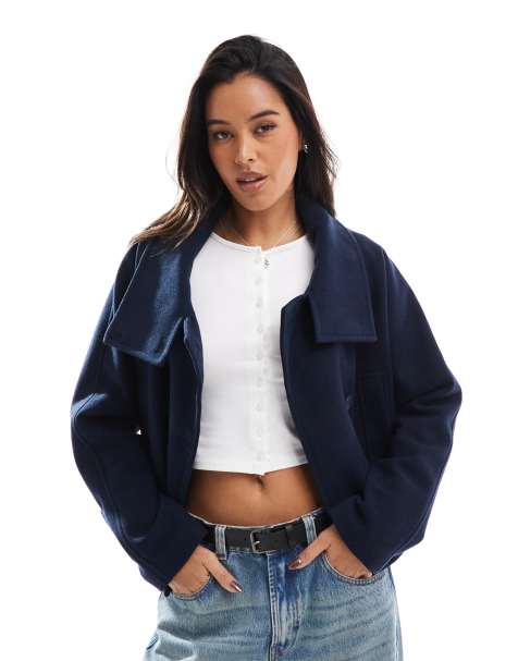 Stradivarius – Marinblå, figursydd jacka i kort design - view 1