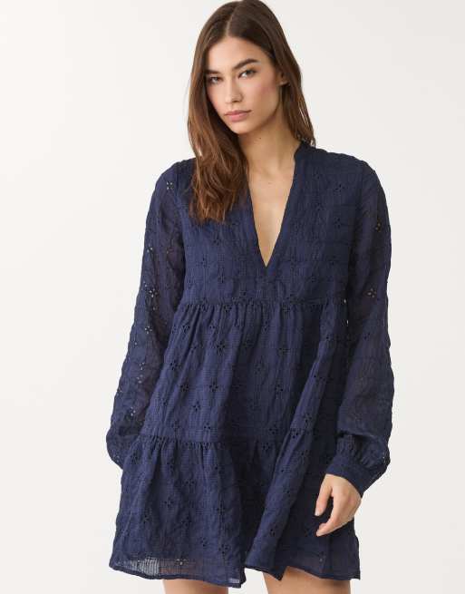 Stradivarius – Marinblå miniklänning med broderi, 3 av 4