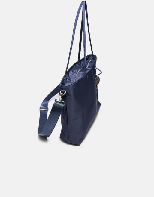 Stradivarius – Marinblå shoppingväska i tyg med berlock, 4 av 4