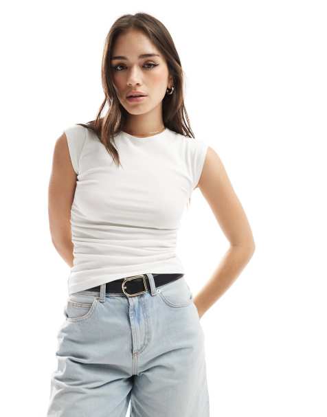 Stradivarius – Marszczony biały top z krótkim rękawem - view 1