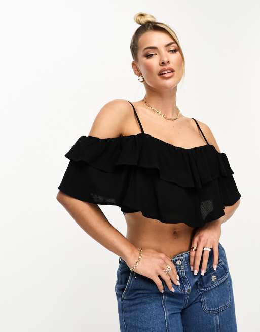 Stradivarius – Marszczony czarny top na ramiączkach z falbanką