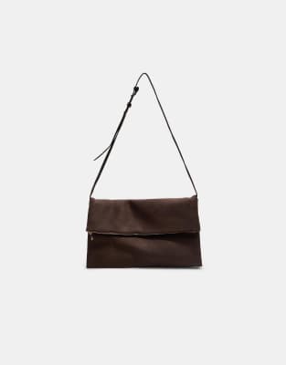 Stradivarius - Maxi-Clutch aus Wildlederimitat in Braun-Brown