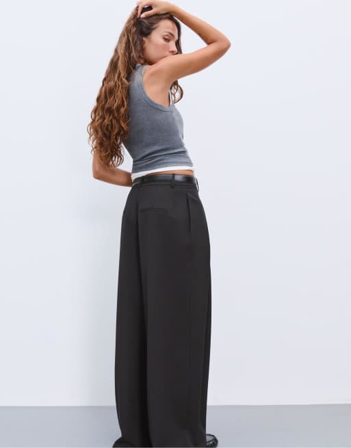 Stradivarius Maxi darted trousers with belt in black, 2 of 4