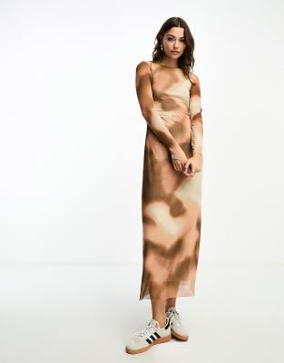 Stradivarius - Maxikleid aus Netzstoff mit braunem Ombré-Muster-Bunt