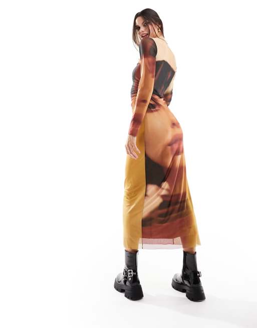 Stradivarius – Maxikleid aus Netzstoff mit Gesichts-Grafikprint , 4 von 4