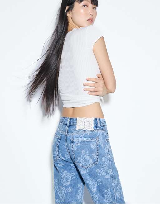 Stradivarius - Mellemblå jeans i denim med lige ben og laserskåret blomsterprint, 2 af 4
